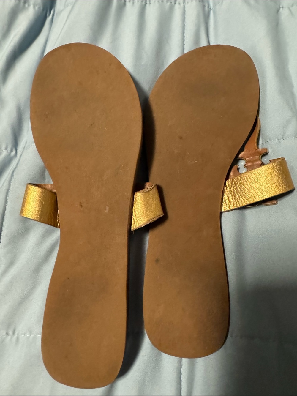 Tory Burch Gold Leather Logo Thong Sandals - Picture 3 of 3